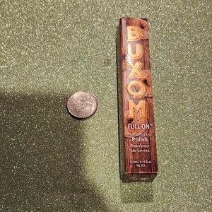 Buxom Daisy Donut plumping full on lip polish